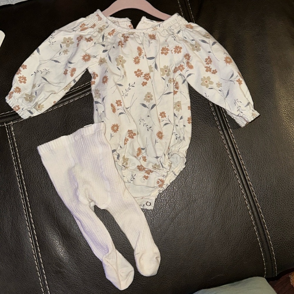 Carters 0-3 baby girl outfit